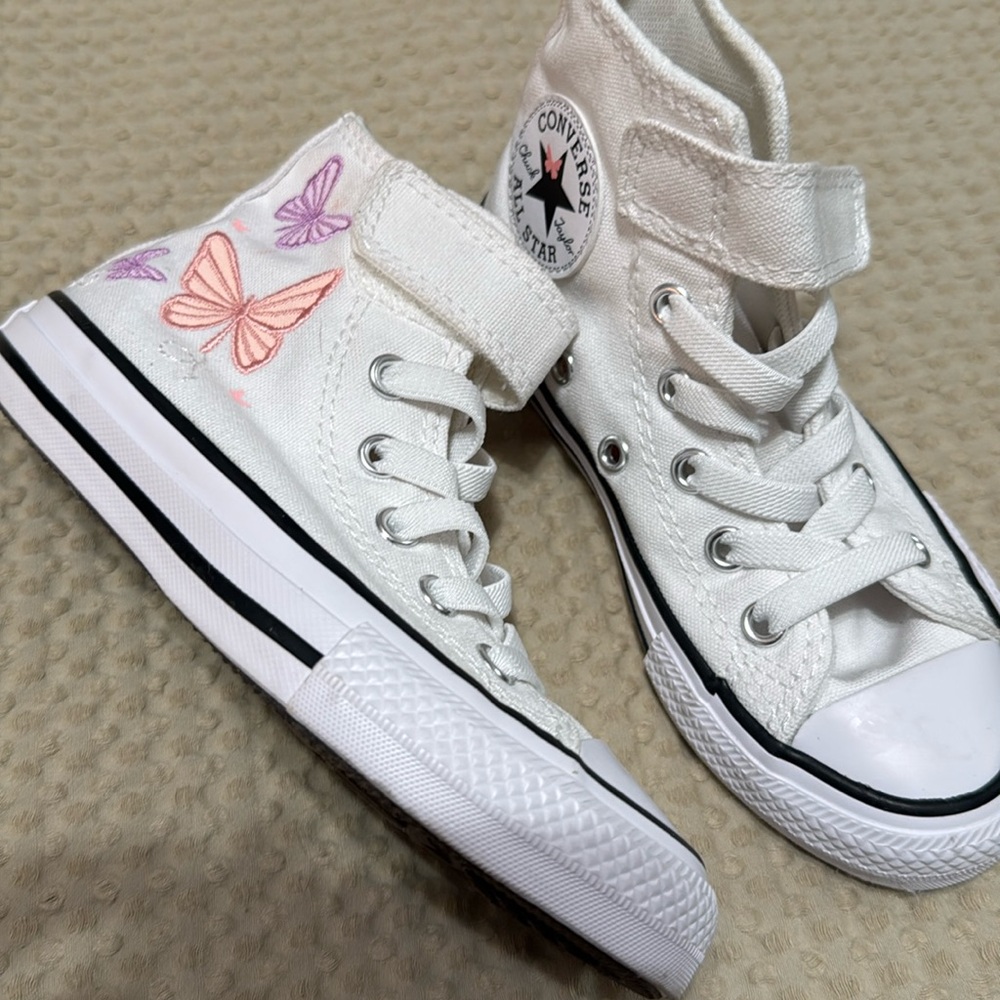 Girl Converse , just like new worn once indoors but too tight for my little girl